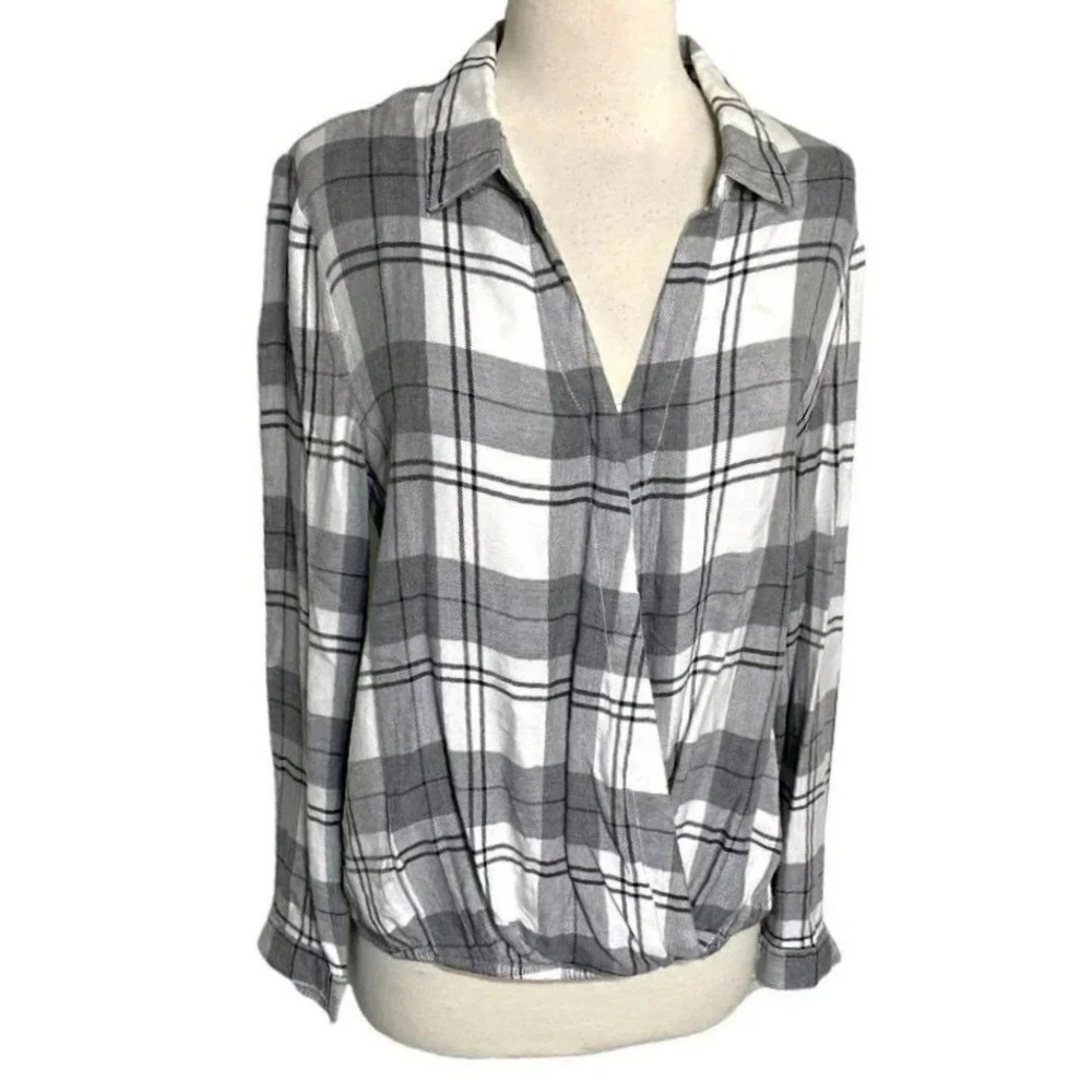Beachlunchlounge Plaid Faux Wrap Top M Gray White Long‎ Sleeve Surplice Blouse